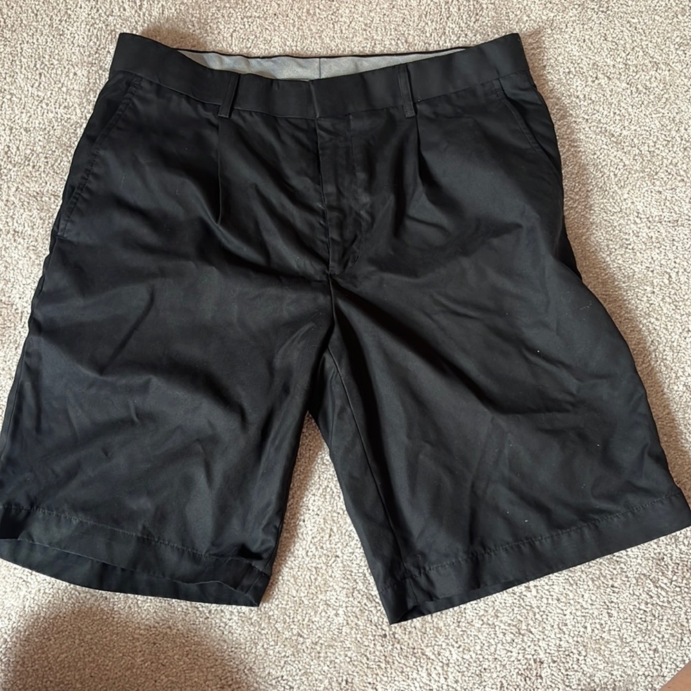 Men’s Walter Hagen black shorts size W34
